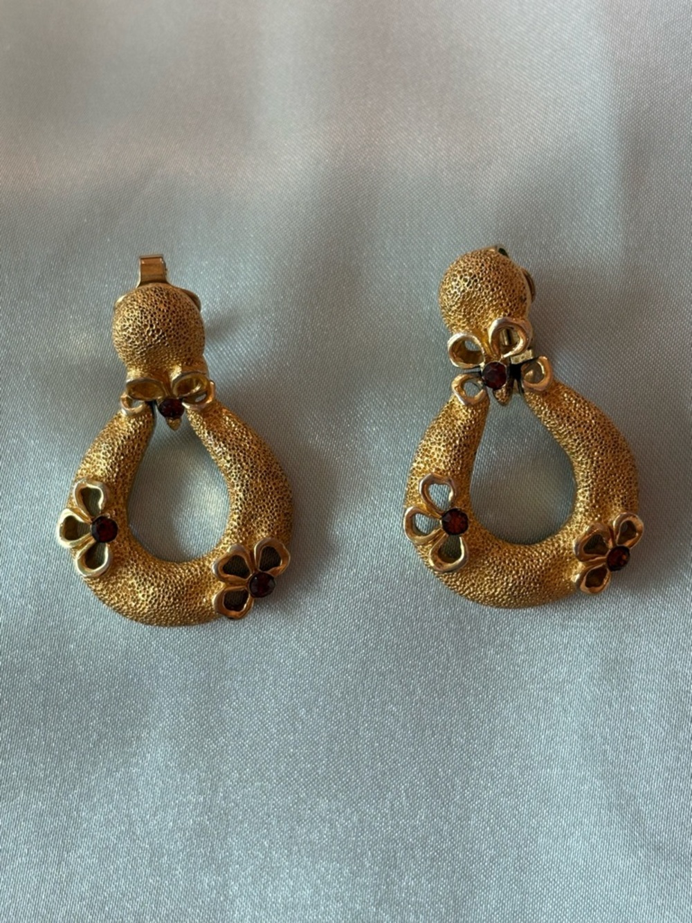 Vintage Trifari Gold Floral Teardrop Earrings - Elegant Women’s Jewelry